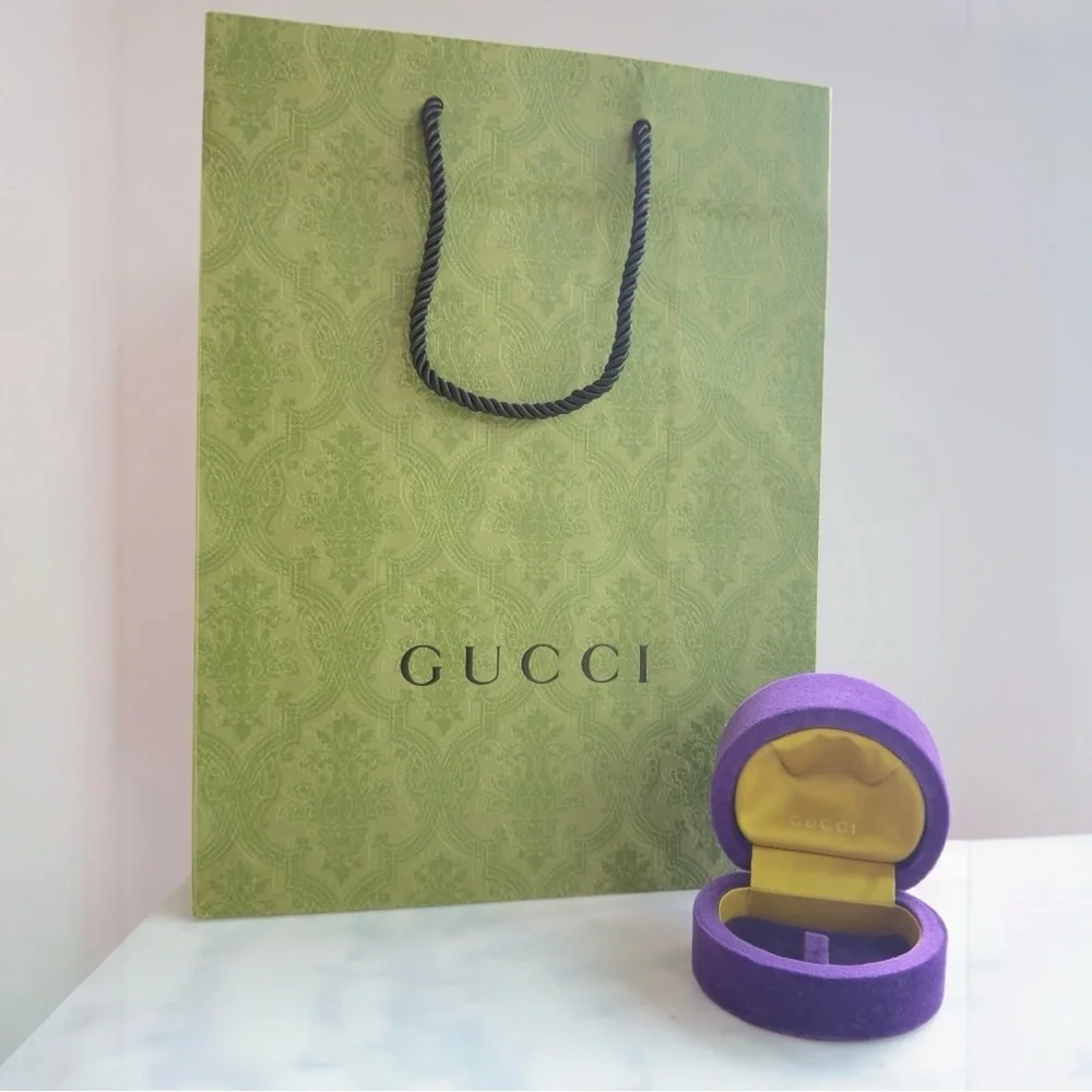 GUCCI Purple Velvet Clam Style Ring Jewelry Box Gucci Shopper Designer Gift Bag